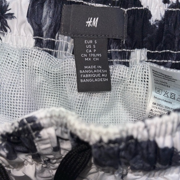 H&M waterfall swim shorts 🌊 - Picture 4 of 4
